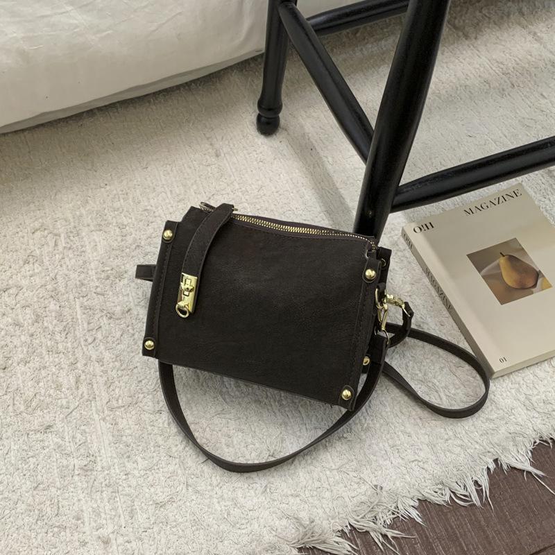 A Retro Chain Soft Leather Box Bag with A High Level of Appearance, Fashionable, Casual and Simple Single-shoulder Bag