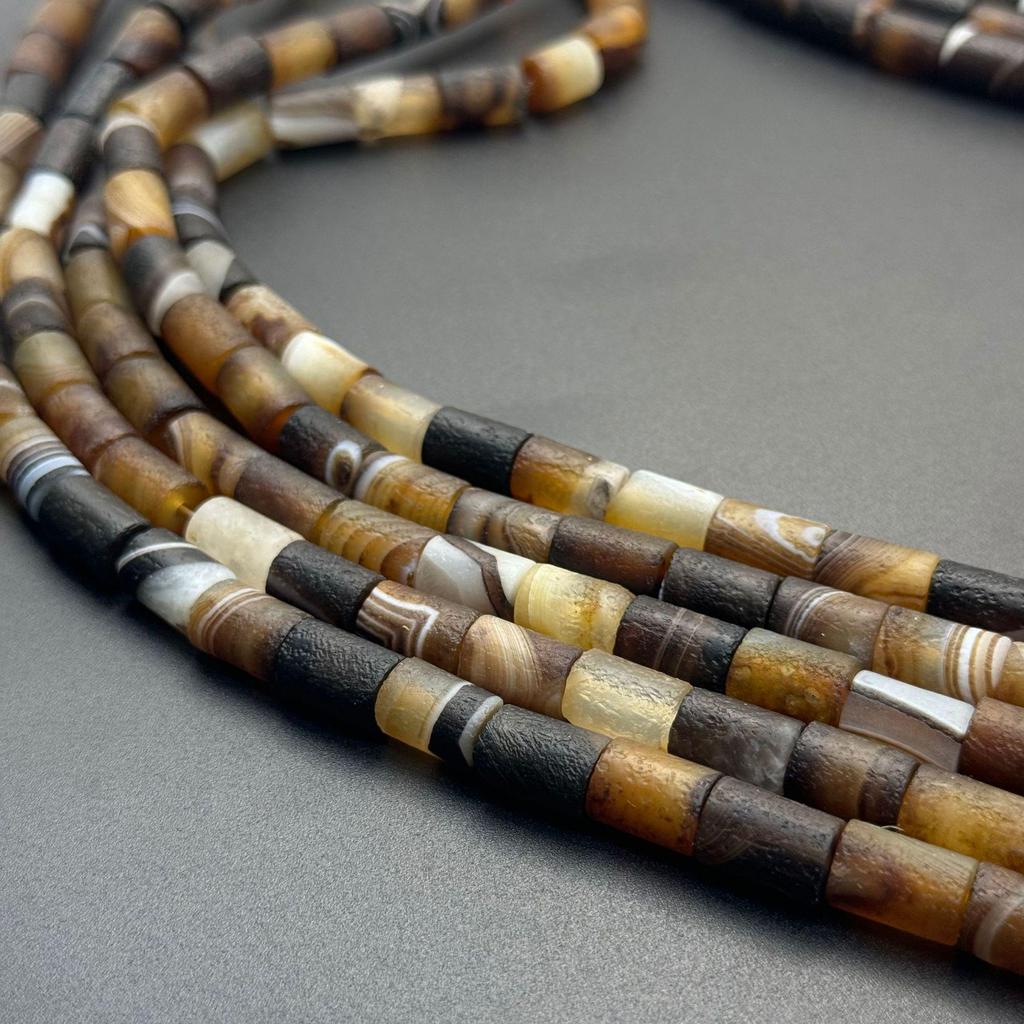 Vintage Agate Wire-Wrapped Beads Necklace: DIY Tibetan Cultural Handcrafted Jewelry Accessories with Baroque Age-Marked Beads.