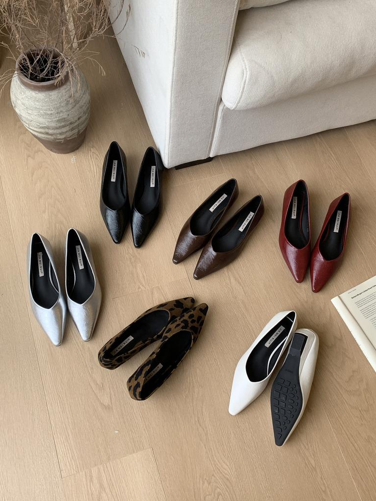 Square head small slope heel is not tired of feet, autumn 2025 new light mouth with skirt temperament single shoes women's shoes