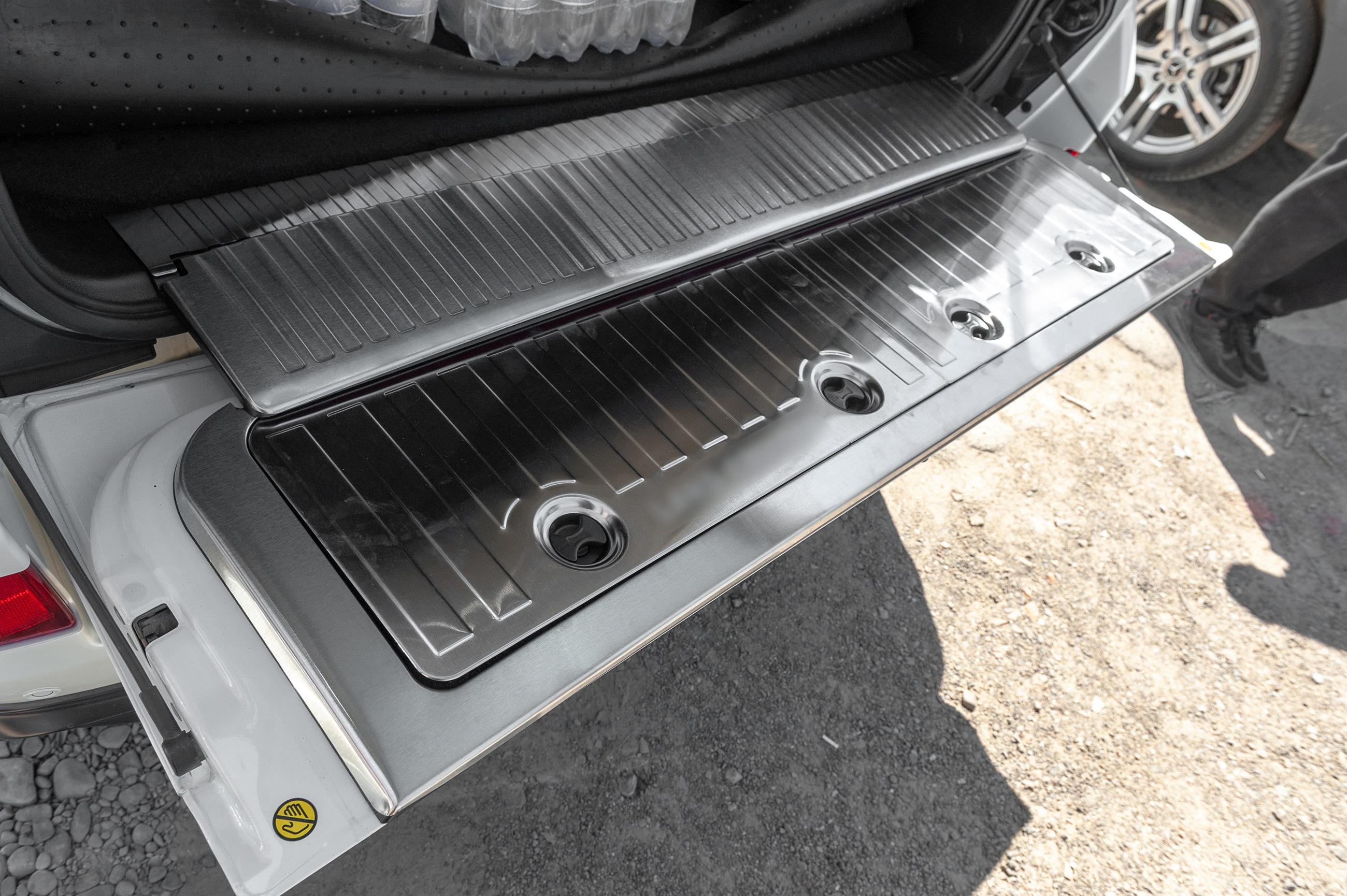 

Set of inserts for the trunk (stainless steel) for Toyota Land Cruiser 200