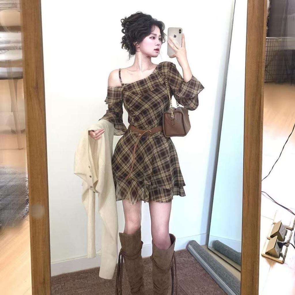 French Plaid Slanted Shoulder Long-sleeved Dress Women's Autumn New Beautiful Temperament Waist Thin Ruffle Edge Short Skirt