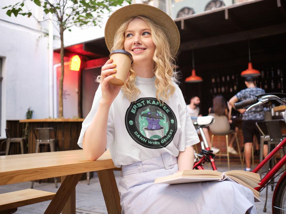 

Био женская футболка оверсайз Смешная надпись Мама кошек Сначала кофе, потом колдовать XL