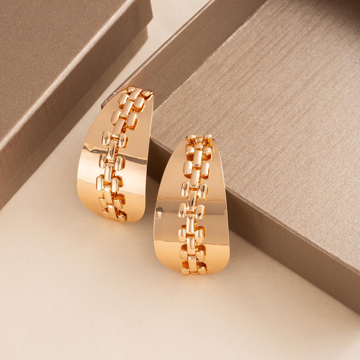 Elegant French Summer Fashion Stud Earrings: Niche Design, Light Luxury, Simple, Versatile, Exquisite