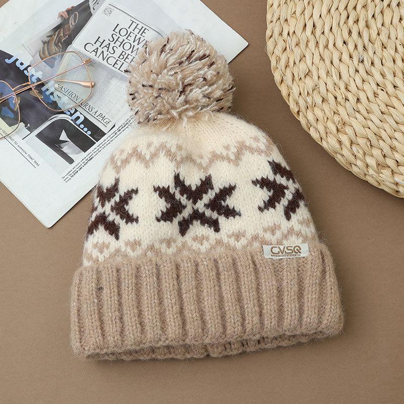 Fashion Maple Leaf Jacquard Warm Cap Women's Winter Plush Thick Cycling Sleeve Ear Protector Knitted Wool Cap