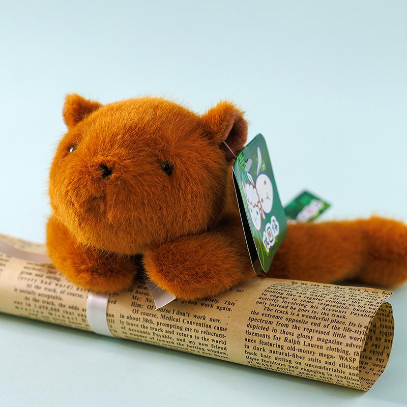 The new cute palm treasure, the little yellow duck doll doll, the car ornament accompanies the doll and gives children gifts.