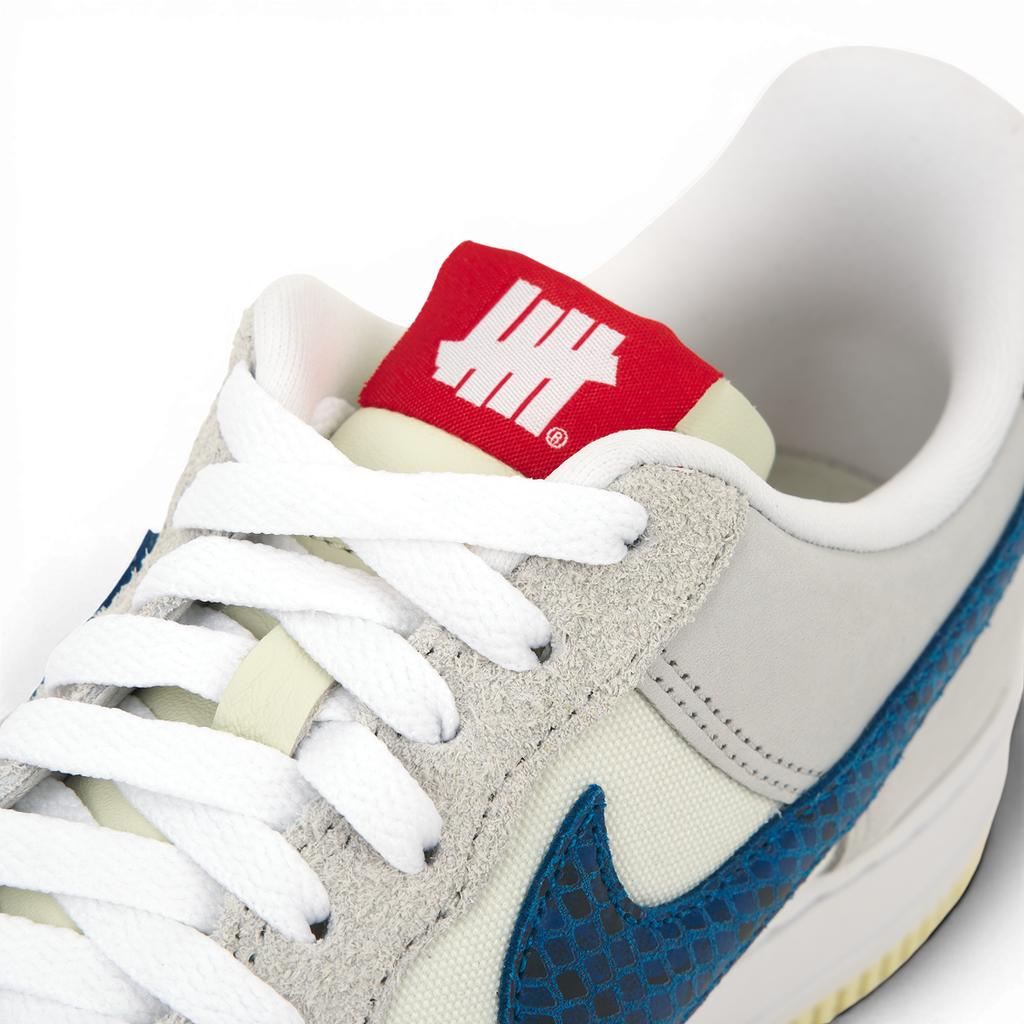Sneakers Unisex Undefeated x Nike Air Force 1 Low 5 On It da Uomo Bianco Grigio-Nebbia Blu Imperiale DM8461-001