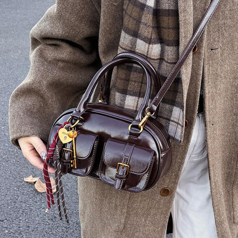 Retro Trend Korean Niche High-end Texture Fashion Portable Pillow Bag Female Versatile Foreign Style Commuter Messenger Bag