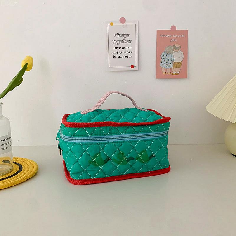 

Stylish Kids Lunch Box Bag Insulated And Waterproof Cartoon Design For School Use Green Red Edge