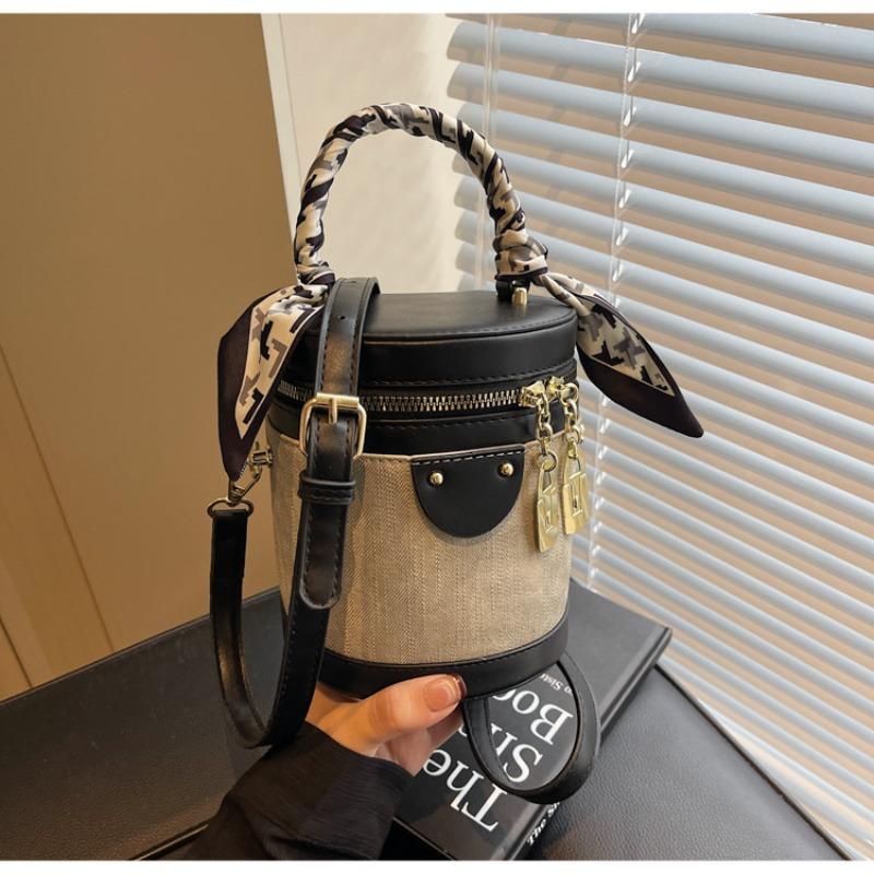 Niche design bag new spring casual fashion personalized messenger bag portable bucket bag