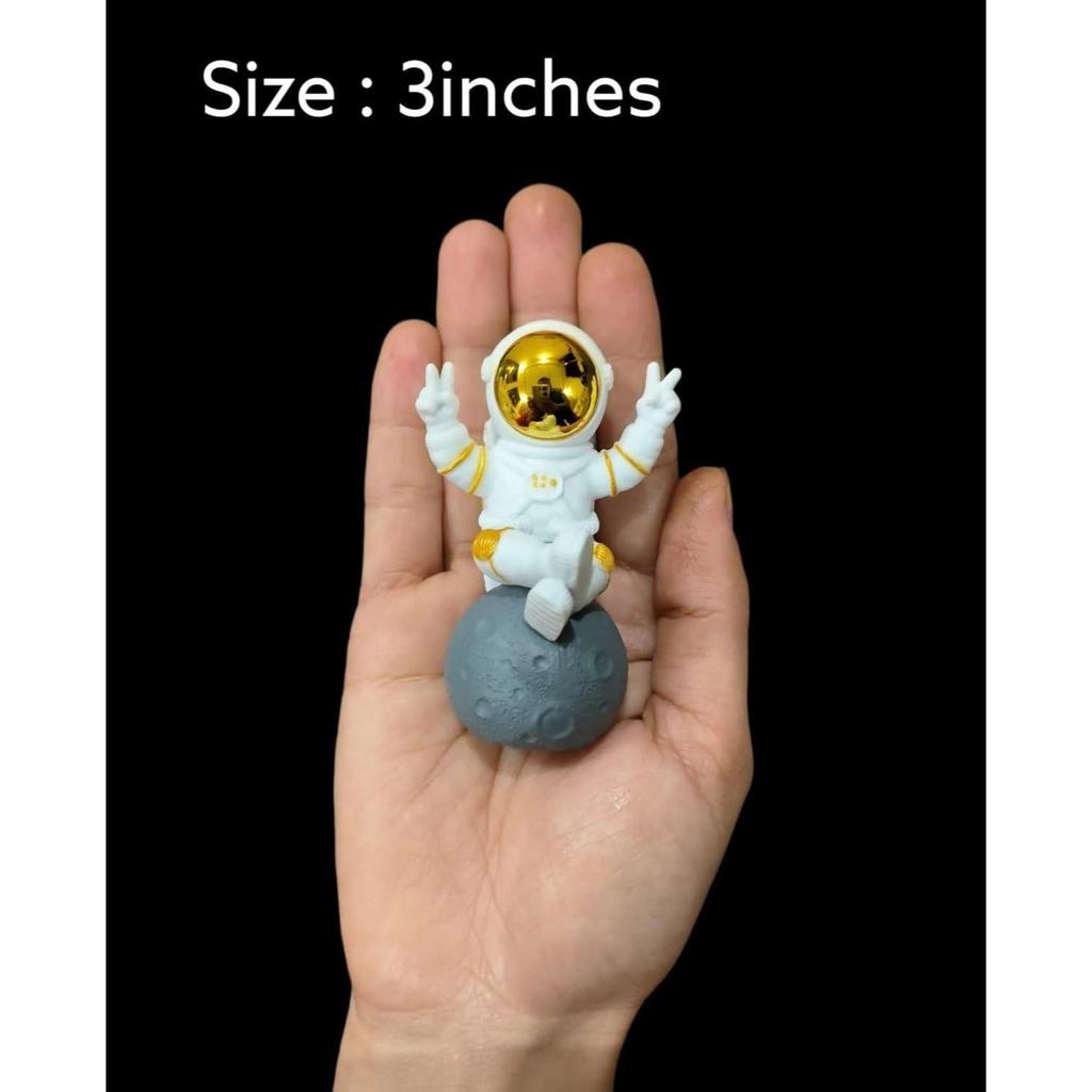 Cute Outer Space Astronaut Figurine Action Figure Toys Statue for Showpiece Home Living Room Decor Office Desktop Decoration Car Dashboard