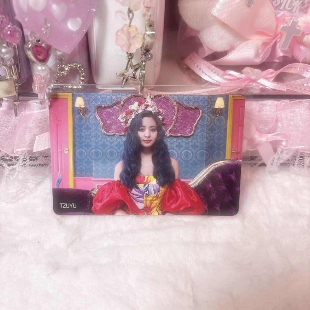 [USED] TWICE Tzuyu Shinhan Bank Unframed Trading Card