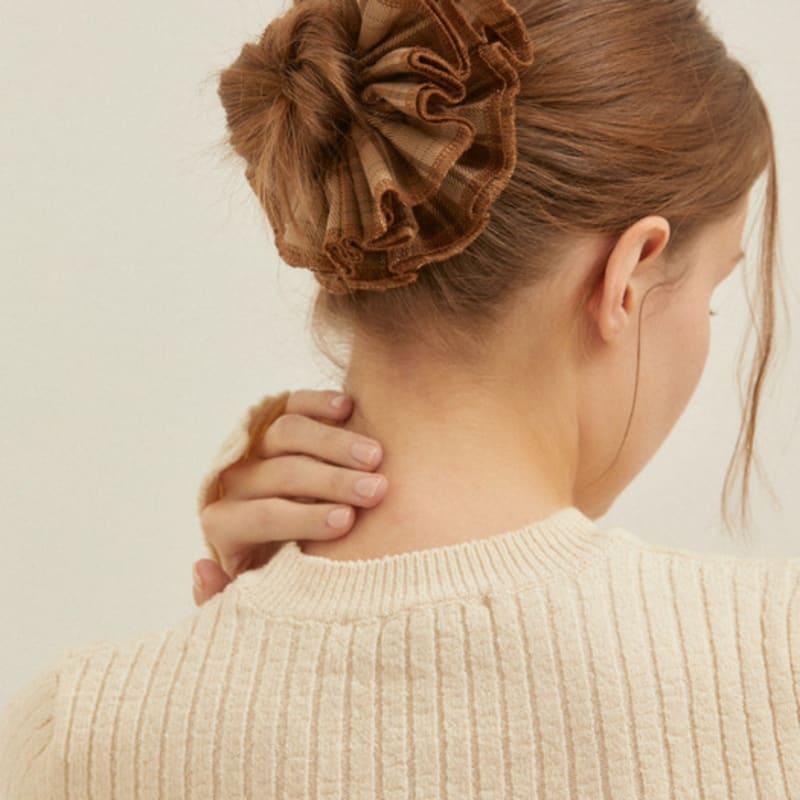 Favorite Noun Check Scrunchies_FW_01_Beige