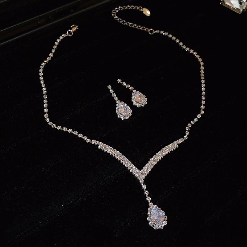 Set Colier și Cercei Geometrice cu Diamante Zirconiu - Bijuterii Elegante de Lux Ușor