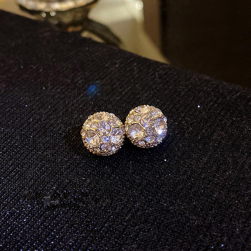 Vintage Shiny Ball Magnetic Clip-On Earrings No Piercing Edgy Punk Gothic Jewelry Unisex Gift for Men Women Party Accessories