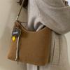 Retro, Fashionable and Casual Tote Bag, A Stylish and Trendy Large-capacity Commuter Single-shoulder Bag for Autumn