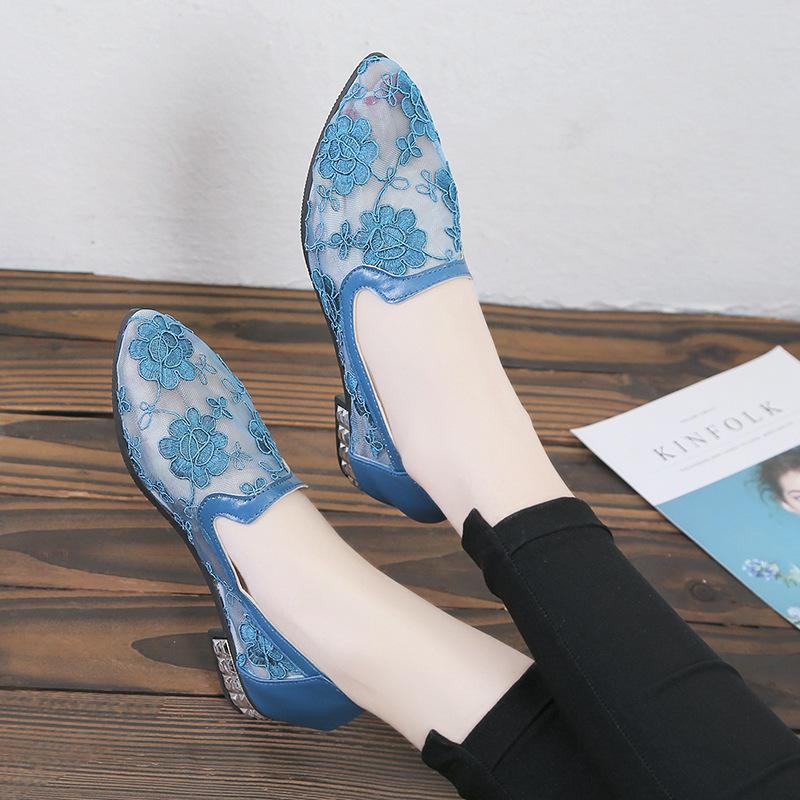 Fashion Mesh Hollow Sandals Women's Flat Bottom Non-slip Lace Embroidered Mother Shoes Women's Single Shoes