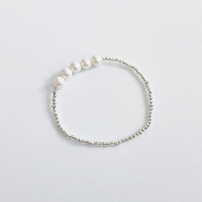 LOVE ME MONSTER Hematite & 5 Pearl Bracelet