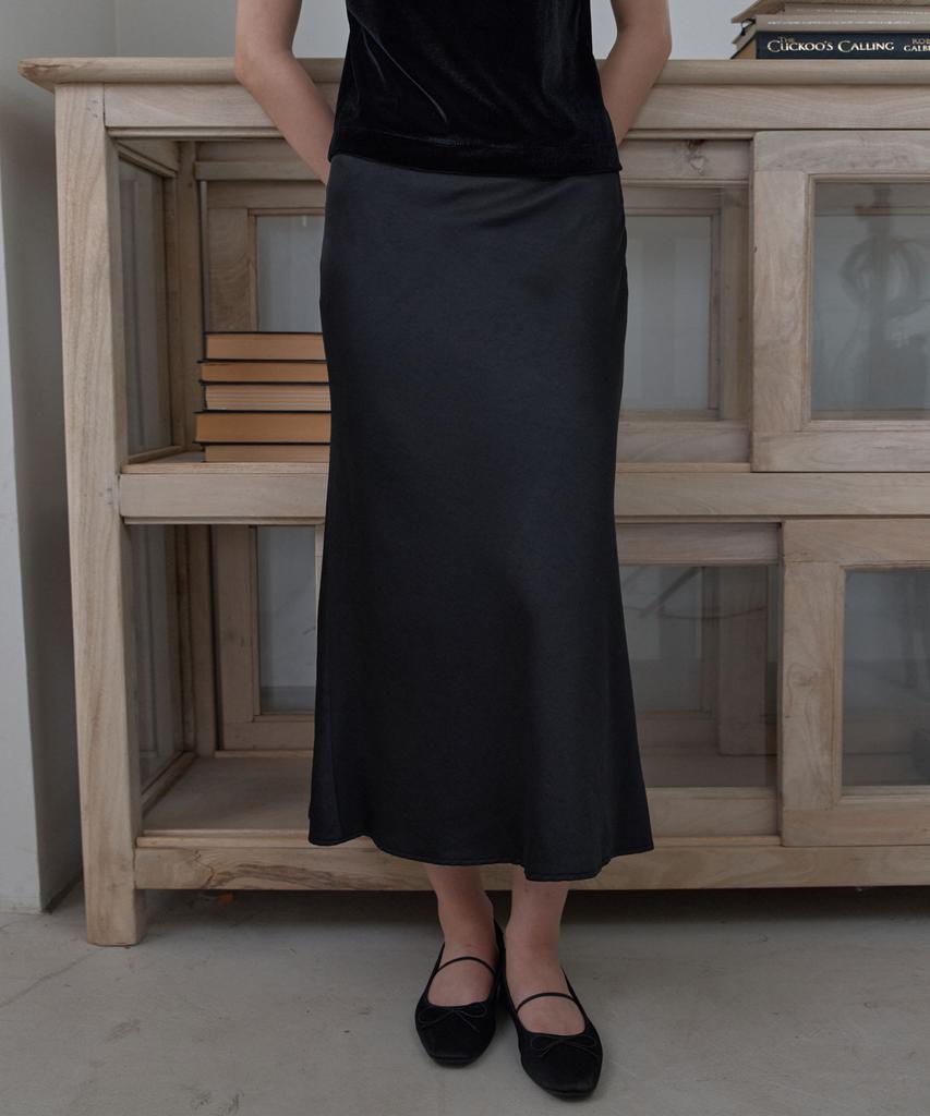 38 Come On Common Satin Flared Skirts (Black)