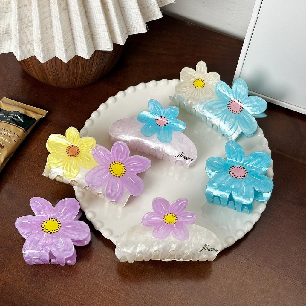 Flower Hair Vibrant Claw Clips Made Of Durable Acrylic Material Perfect For Fashiondriven Women