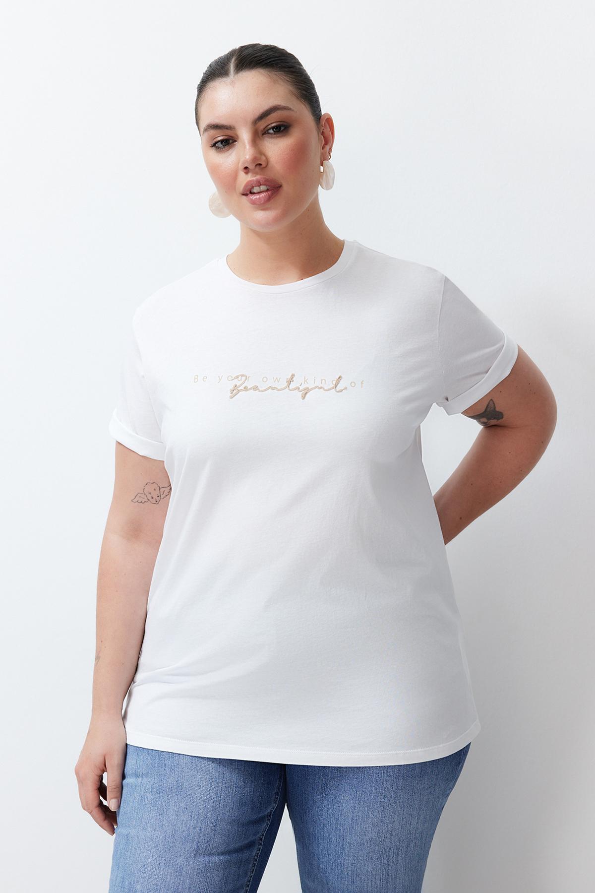 

Женский стиль, большие размеры, белая трикотажная футболка бойфренда с принтом и вышивкой 3XL