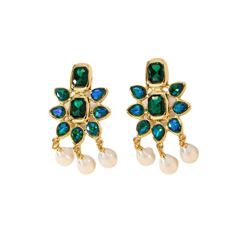 European & American Fashion: French Retro Flower Pearl & Diamond Stud Earrings