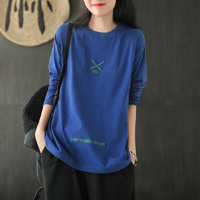 Casual and Artistic Plus-size Women's Long-sleeved T-shirt, Middle-aged Mom's Wear for Women, Retro Embroidered Base Layer Top