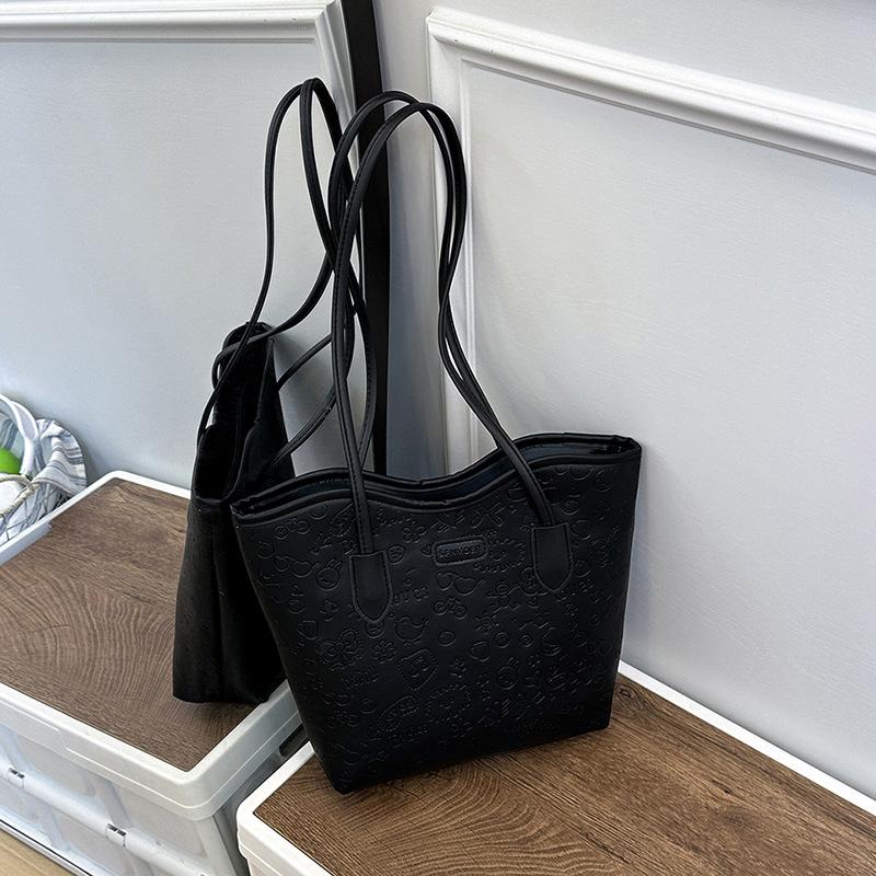 

Simple casual large-capacity bag women s spring and summer fashion versatile tote bag commuter shoulder bag чёрный