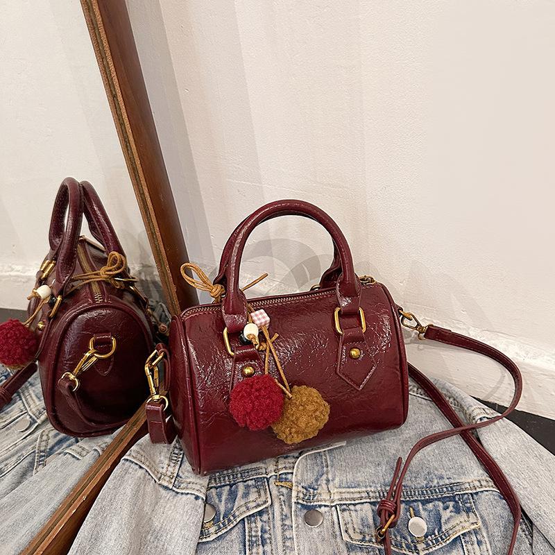 

Niche retro bag women s 2025 autumn new pillow bag texture handbag trend casual shoulder messenger bag no pendant бордовий