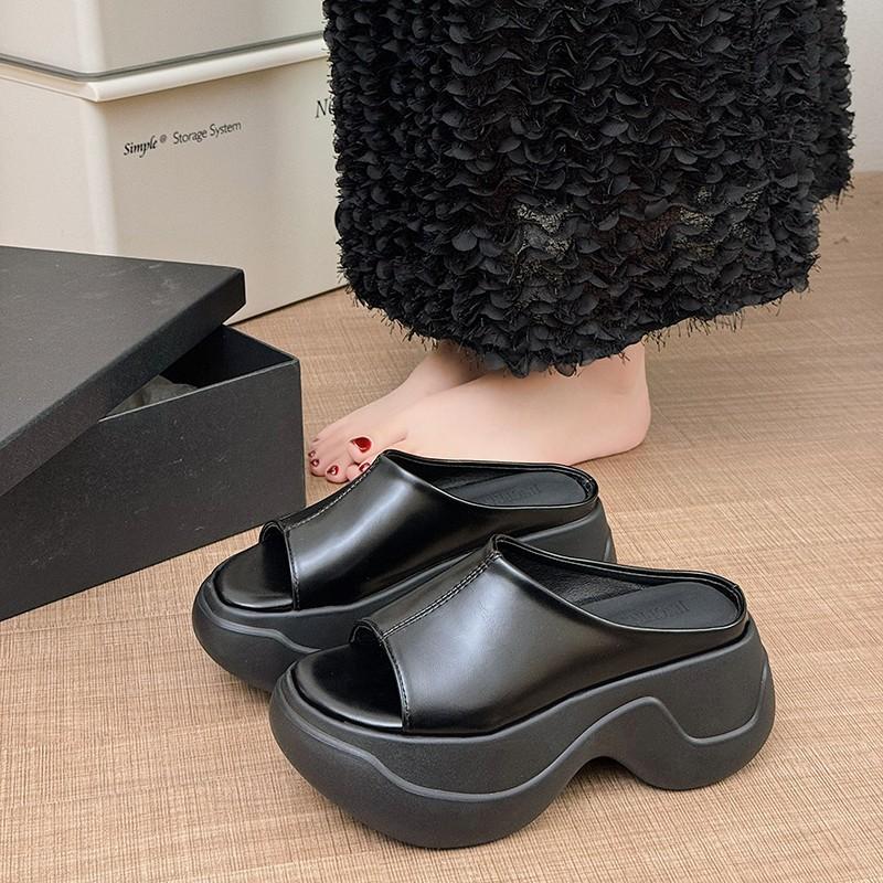 Muffin thick-bottomed cool slippers for women's summer wear new niche small person height beach one-word drag