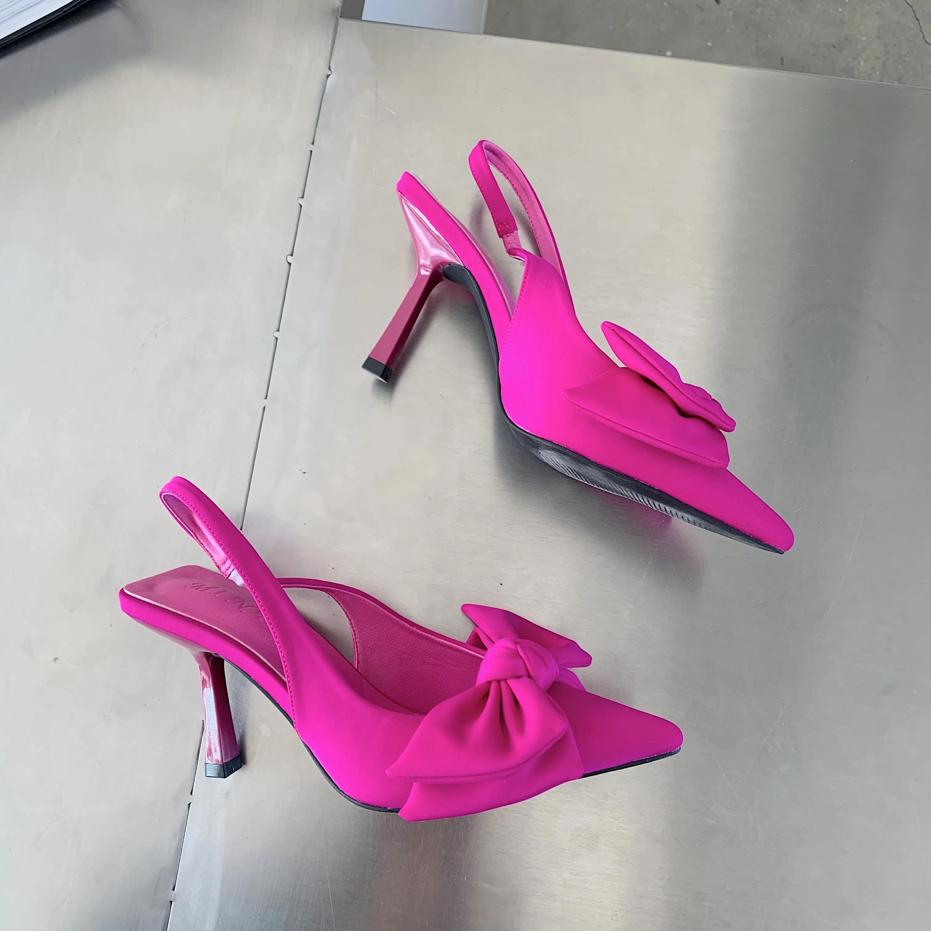 

Мода 2024 года. Женская обувь на резинке. Женские туфли на высоком каблуке. Модные босоножки с заостренным носком для офиса и карьеры. 40