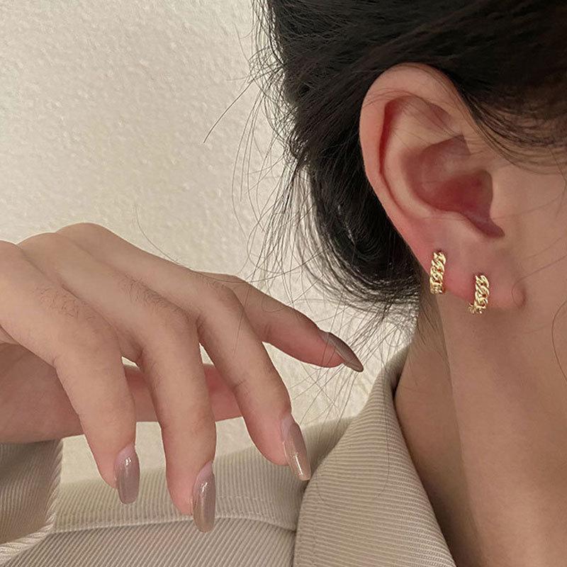 Tiny Ear Bone Nail Earrings Women's Trendy Retro Niche Minimalist Design Versatile Everyday Ear Jewelry