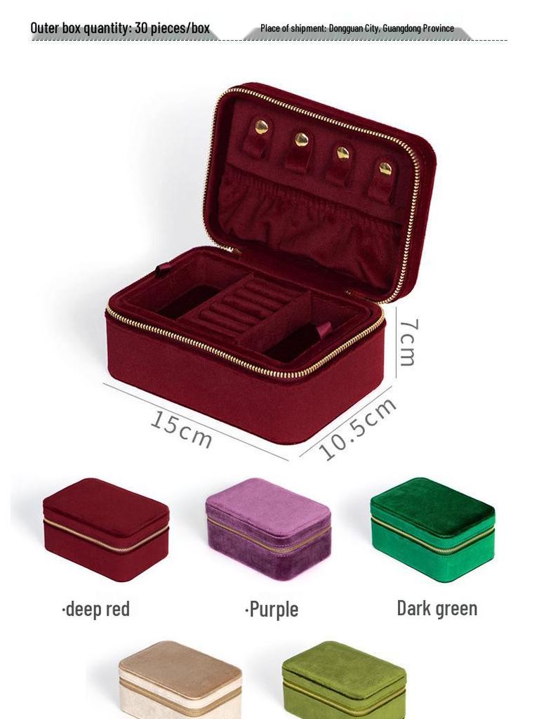 Czerwone aksamitne pudełko podróżne na biżuterię ze złotymi akcentami