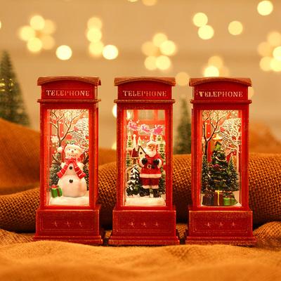 Vánoční červená vintage svítící telefonní budka lucerna vánoční strom sněhulák Santa Claus figurka v telefonní budce dekorace