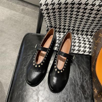 Frühling und Sommer Metallnieten Mary Jane Einzelne Schuhe Damen Leder Runde Zehe Flacher Boden Ein Wort mit Retro Ballerinas