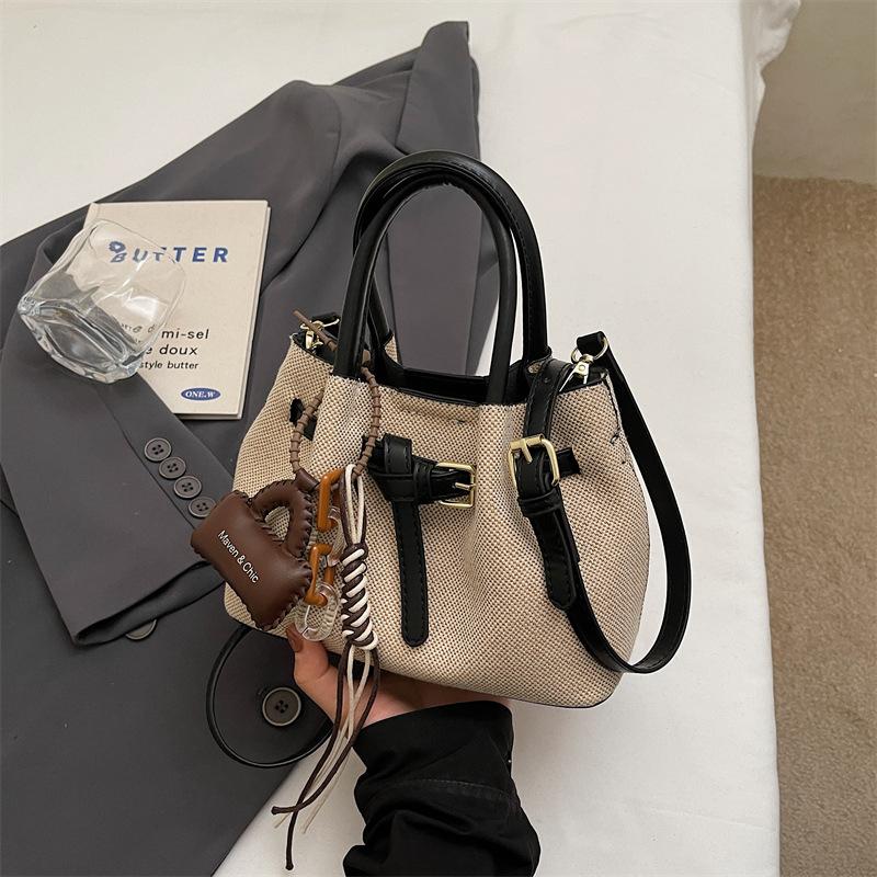 Leisure Single-shoulder Bag with High-end Texture, Retro Hand-held Feel, Fashionable Cloud-shaped Bag