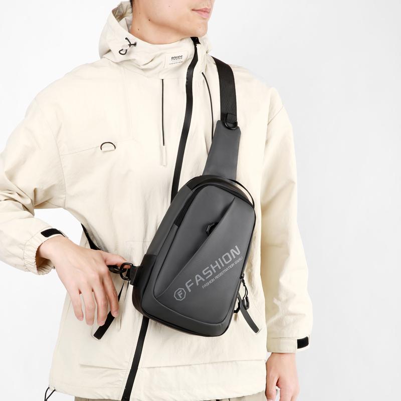 Sportliche wasserdichte Herren-Umhängetasche - USB-Powerbank-Anschluss + Brusttasche mit mehreren Fächern (Schweißabweisendes & Strapazierfähiges Design)