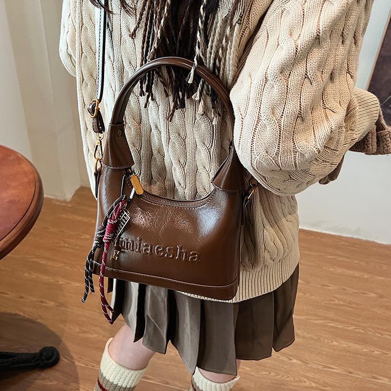 

Retro fashion hand-held bowl bean bag women 2025 new high-end niche design shoulder messenger bag 22*7*17 коричневый