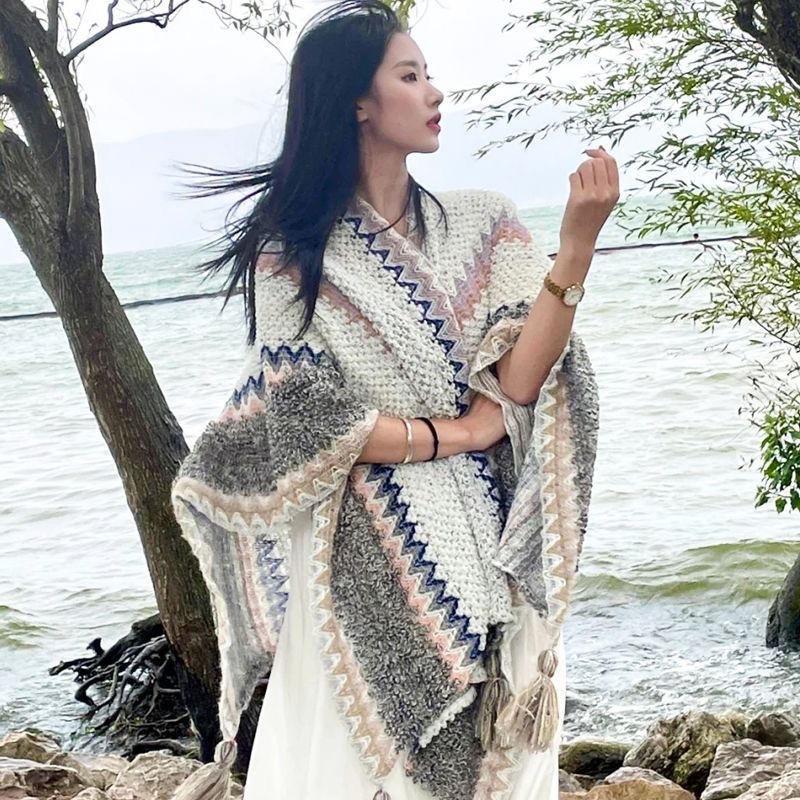 Yunnan Lijiang travel outside with knitted shawl retro cape cape fringed scarf holiday wear