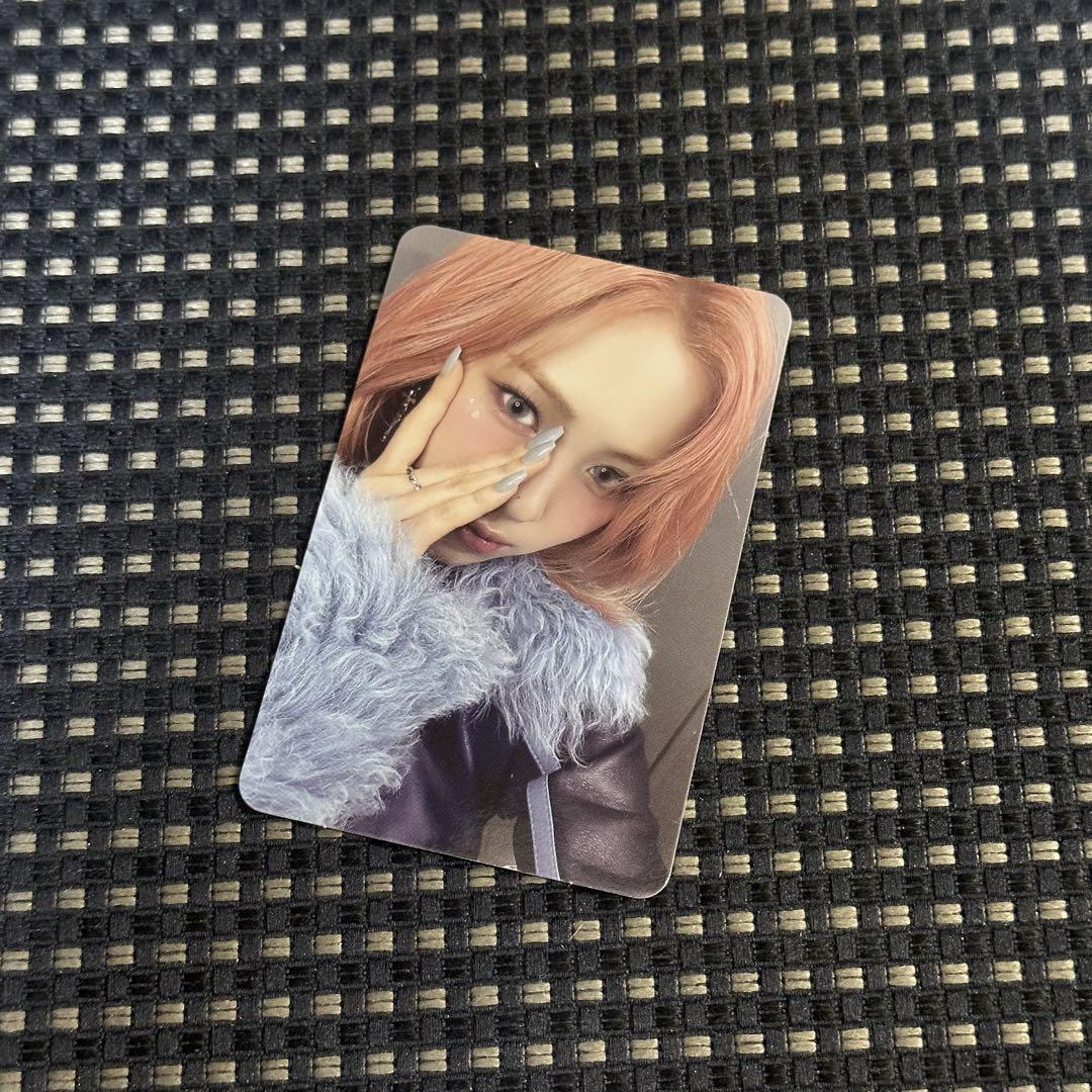 

[USED] ITZY born to be vampire ver. Ryujin trading card