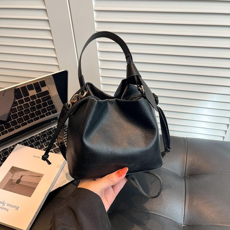New leather texture commuter versatile shoulder messenger bag niche fashion handbag European and American popular women's bag
