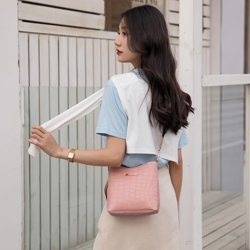 New fashion crocodile pattern messenger bag printed webbing strap shoulder strap bucket bag large capacity women's bag