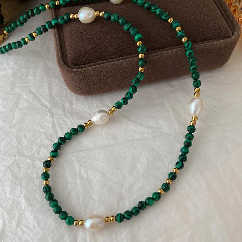 Collana di perle di malachite da donna, verde, retrò, temperamento, impilata, catena per clavicola di alta qualità, accessori leggeri, di lusso, eleganti, a catena