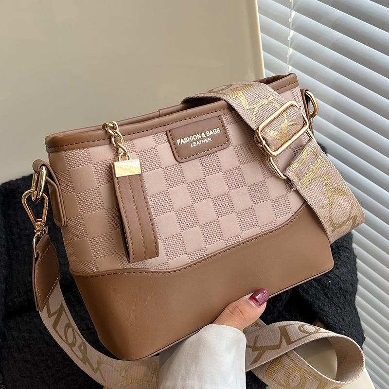 Popular bags women's autumn new trendy fashion broadband shoulder messenger bag stray bag