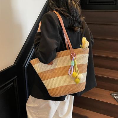 Sac à main fourre-tout de grande capacité pour les trajets quotidiens, sac à bandoulière polyvalent de mode féminine, sac de paille tissé pour les vacances à la plage