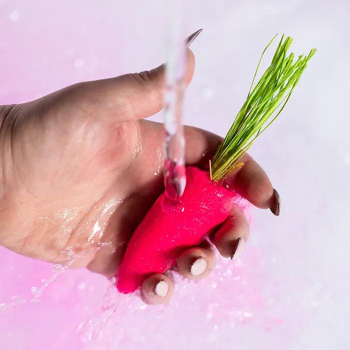 

[ОГРАНИЧЕННЫЙ ВЫПУСК] Детская радужная морковь розовая 40 г - Многоразовая пена для ванны/бомбочка