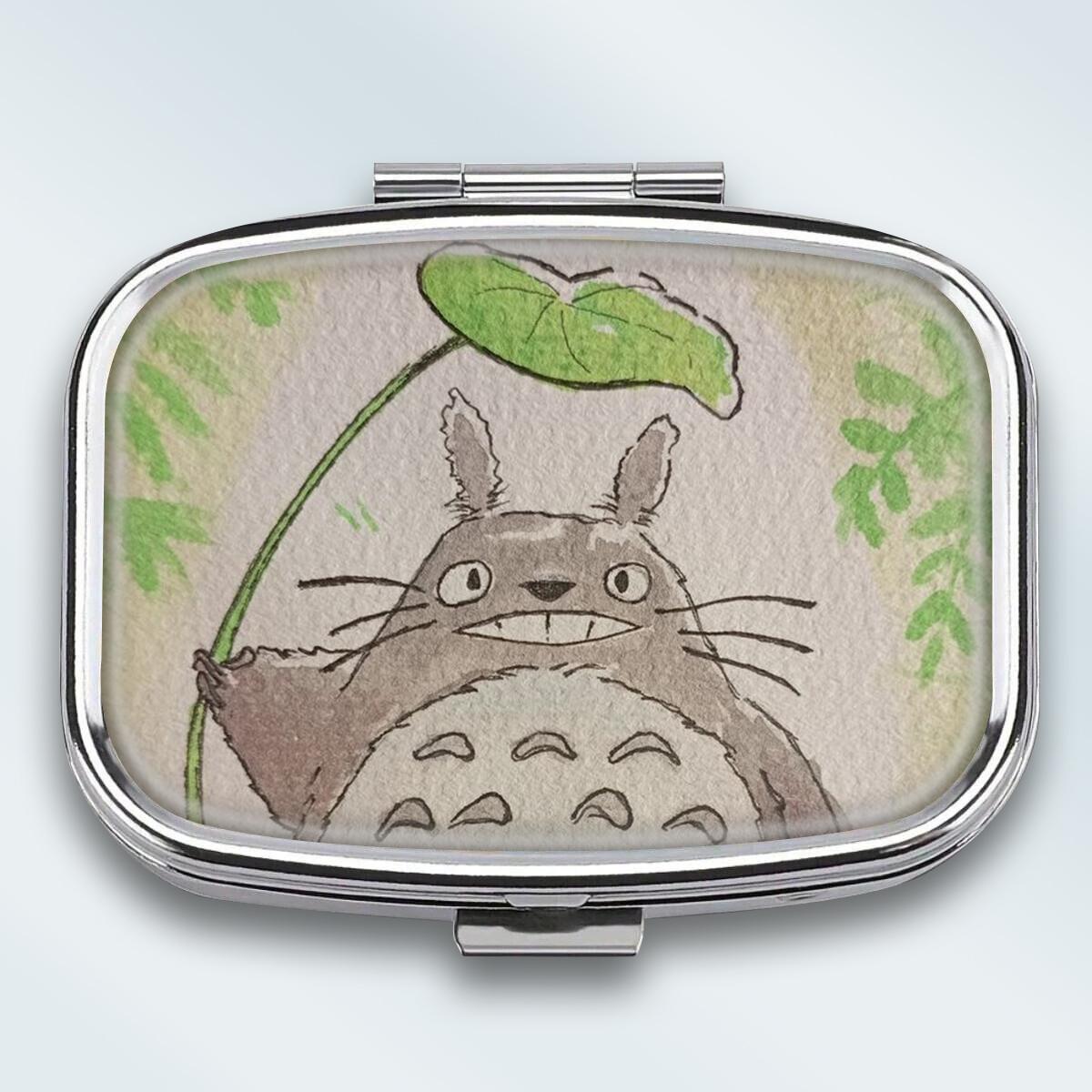 

Portable Pill Box with 2 Compartments, Mini Metal Medicine Organizer Case, Cute Printed Pill Container for Vitamins, Pills, Jewelry, Travel, Daily Use разноцветный