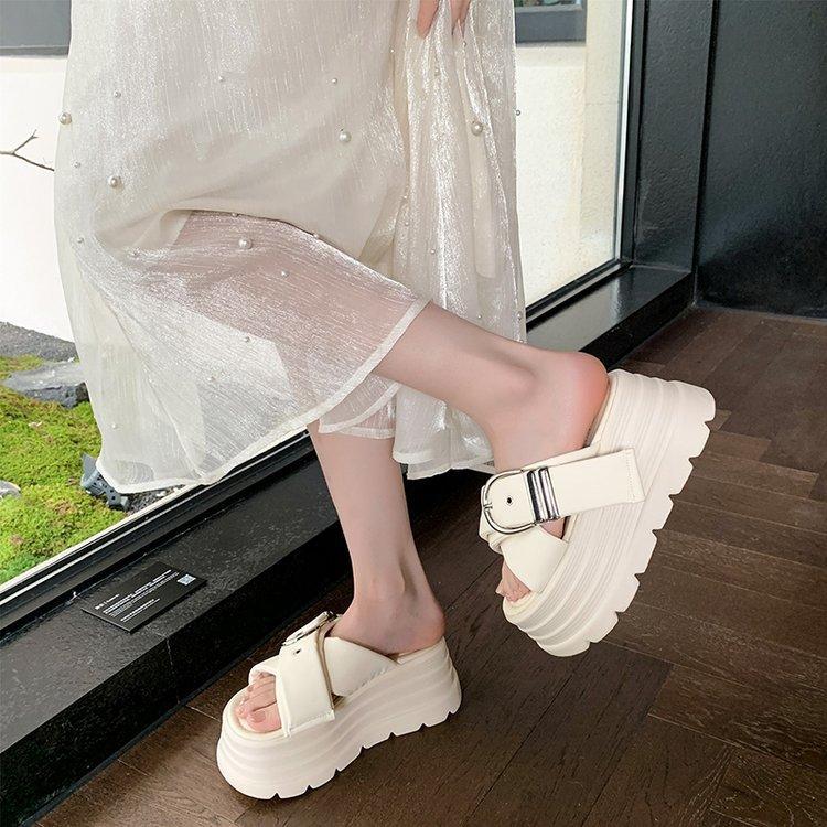 Thick-soled slippers for women to wear 2025 summer soft leather cross-toe stepping on shit sandals casual lazy slippers