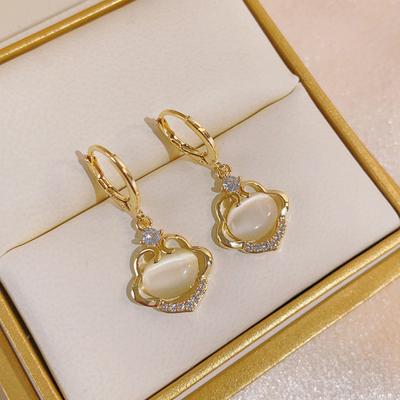 Orecchini Ruyi semplici in opale alla moda alla moda, design di nicchia di lusso leggero, orecchini squisiti, orecchini personalizzati di alta qualità da donna