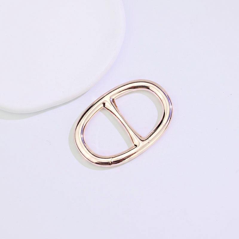 

Роскошная шелковая пряжка для шарфа и шали: Элегантные аксессуары с D-кольцом и узлом