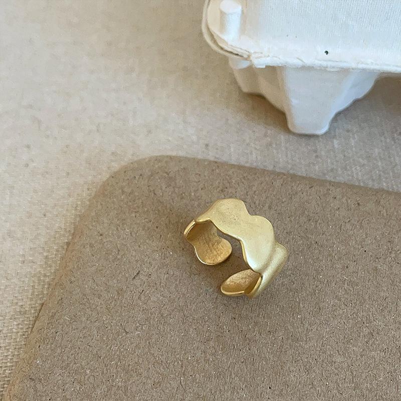 Übertriebener unregelmäßiger matter Metallöffnungsring Weibliche Persönlichkeit Einzigartiges Modetemperament Vielseitiger Ring